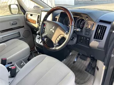 Mitsubishi DELICA D5