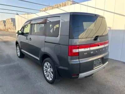 Mitsubishi DELICA D5