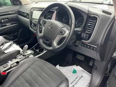 Mitsubishi OUTLANDER PHEV