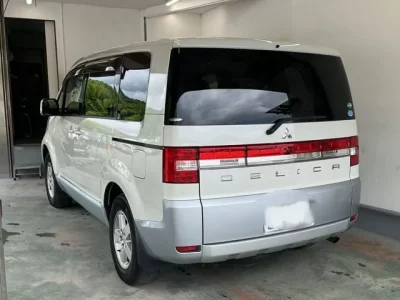 Mitsubishi DELICA D5