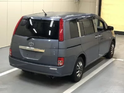 Toyota ISIS