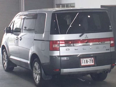 Mitsubishi DELICA D5
