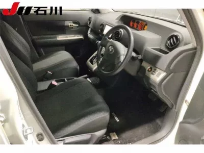 Toyota COROLLA RUMION