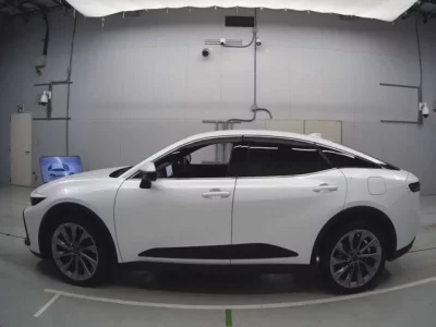 Toyota CROWN CROSSOVER