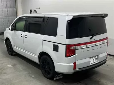 Mitsubishi DELICA D5