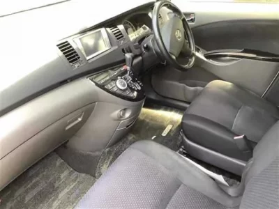 Toyota ISIS