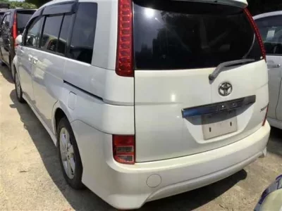 Toyota ISIS