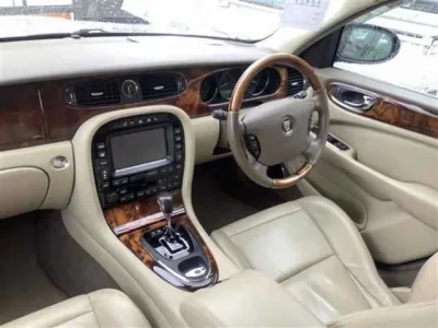 Jaguar XJ SERIES