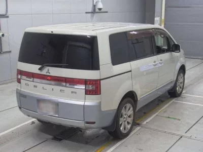 Mitsubishi DELICA D5