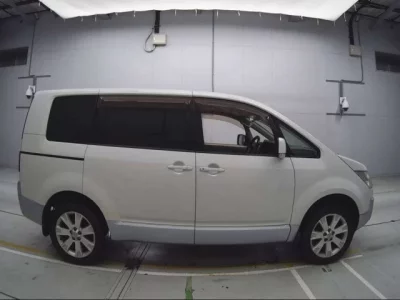 Mitsubishi DELICA D5