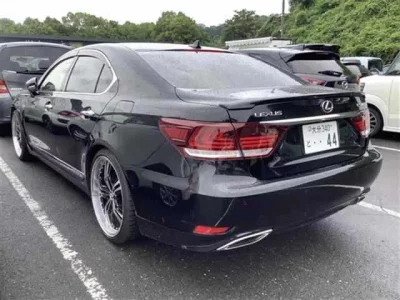 Lexus LS
