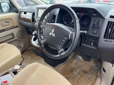 Mitsubishi DELICA D5