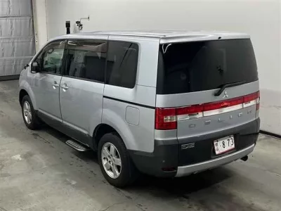 Mitsubishi DELICA D5