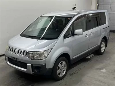 Mitsubishi DELICA D5