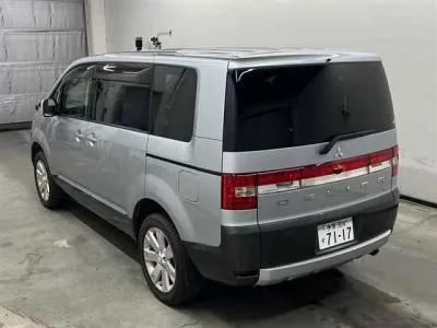 Mitsubishi DELICA D5