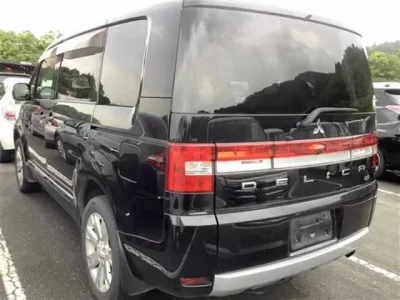 Mitsubishi DELICA D5