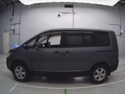Mitsubishi DELICA D5