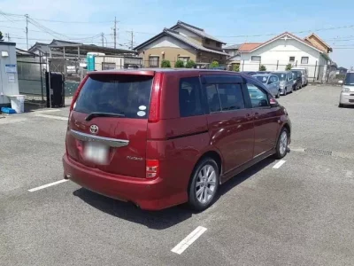Toyota ISIS