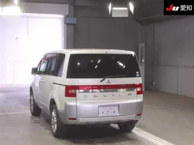 Mitsubishi DELICA D5