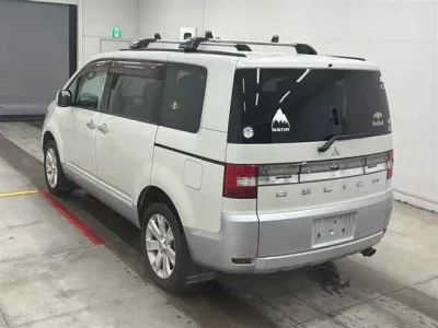 Mitsubishi DELICA D5