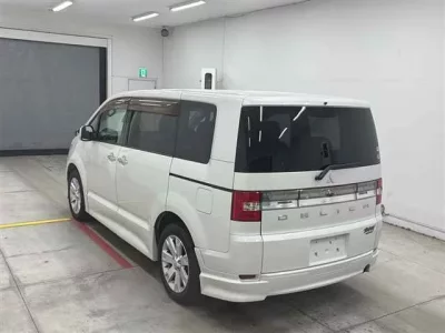 Mitsubishi DELICA D5
