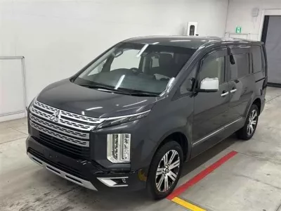 Mitsubishi DELICA D5