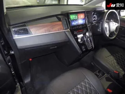 Mitsubishi DELICA D5