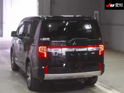 Mitsubishi DELICA D5