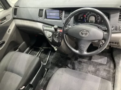 Toyota ISIS