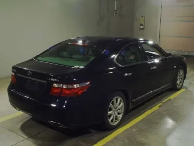 Lexus LS