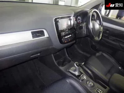 Mitsubishi OUTLANDER PHEV