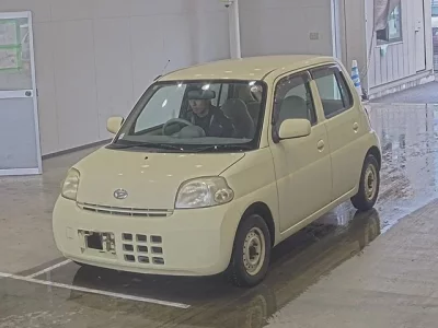 Daihatsu Esse