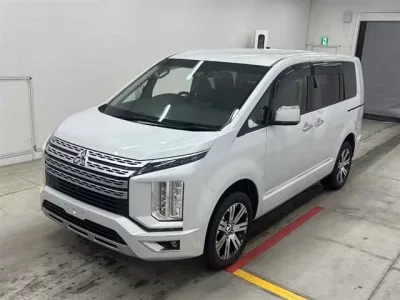 Mitsubishi DELICA D5