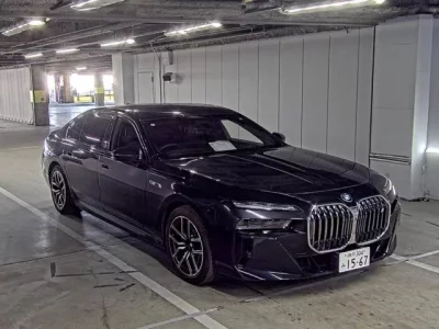 BMW i7