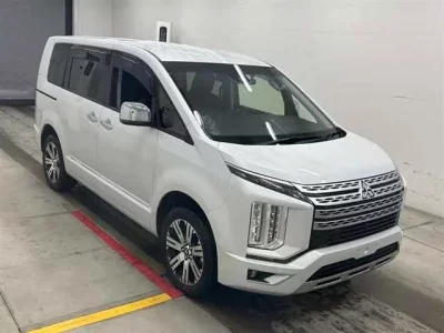 Mitsubishi DELICA D5
