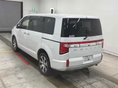 Mitsubishi DELICA D5