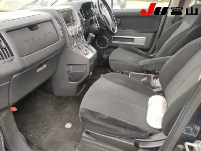 Mitsubishi DELICA D5