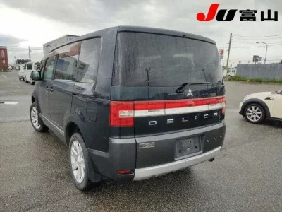 Mitsubishi DELICA D5