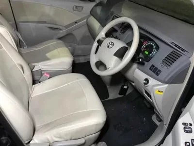 Toyota ISIS