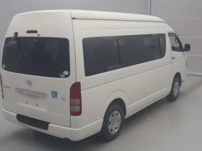 Toyota REGIUS ACE COMMUTER