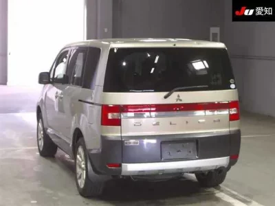 Mitsubishi DELICA D5