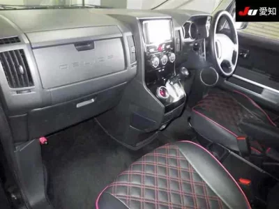 Mitsubishi DELICA D5