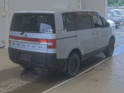 Mitsubishi DELICA D5