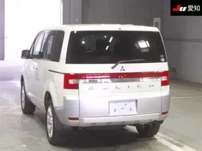 Mitsubishi DELICA D5