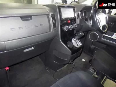 Mitsubishi DELICA D5