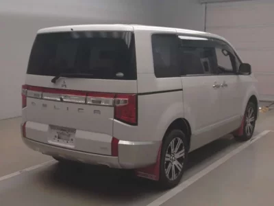 Mitsubishi DELICA D5