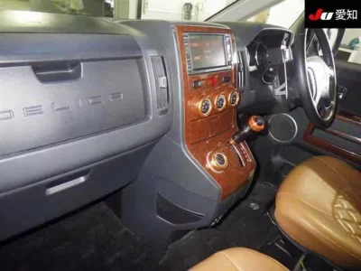 Mitsubishi DELICA D5