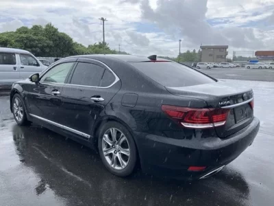Lexus LS