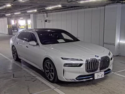 BMW i7