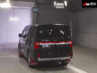 Mitsubishi DELICA D5